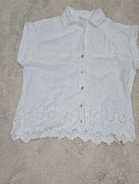 cloth & stone White Eyelet-Hem Button Down Top
